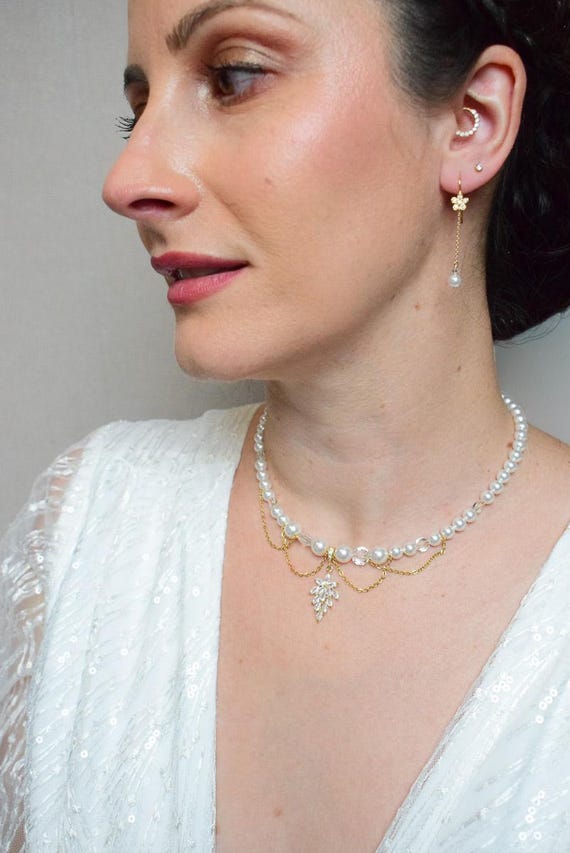 ROMY - collier de mariage glamour style Bridgerton avec des perles nacrées et de cristal, des chaines à retomber et un pendentif en strass