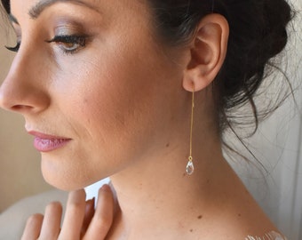 PURE - Boucles d'oreilles de mariée pendantes chaine d'oreille, avec perle goutte transparente en cristal. Bijoux mariage.