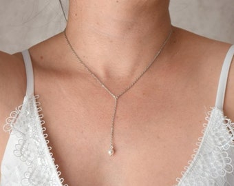 ANOUCHKA - bijoux mariage minimalistes - collier de mariée très simple et sobre fine chaine perlée en forme de Y.