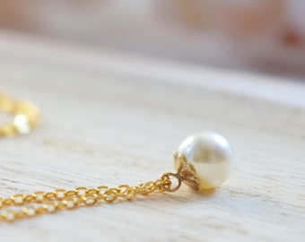 BALI - Collier de mariage minimaliste avec perle nacrée en pendentif et chaine en acier inoxydable.