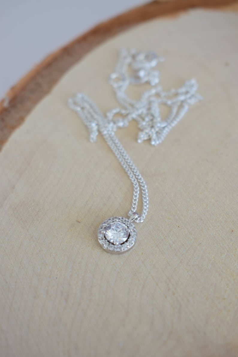 very refined and delicate Wedding jewelry circle shape silver 925 Silver rhinestone pendant wedding necklace silver