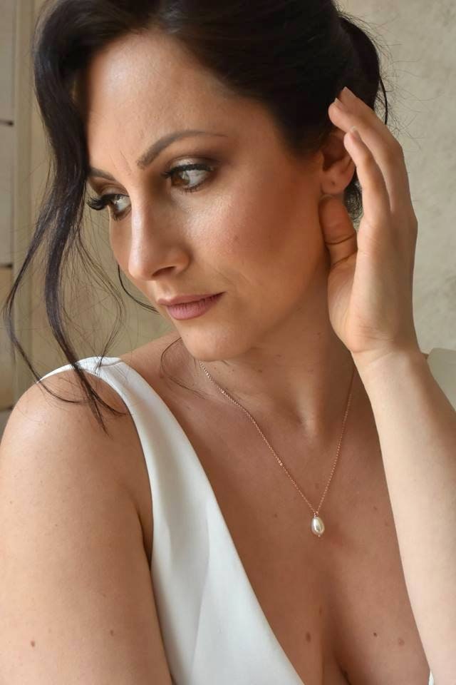 Collier de mariée minimaliste Hortense avec goutte nacrée