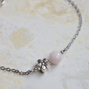 ROSE QUARTZ Minimalist bracelet composed of a rose quartz bead and a pretty metal flower Lithotherapy bracelet. image 4