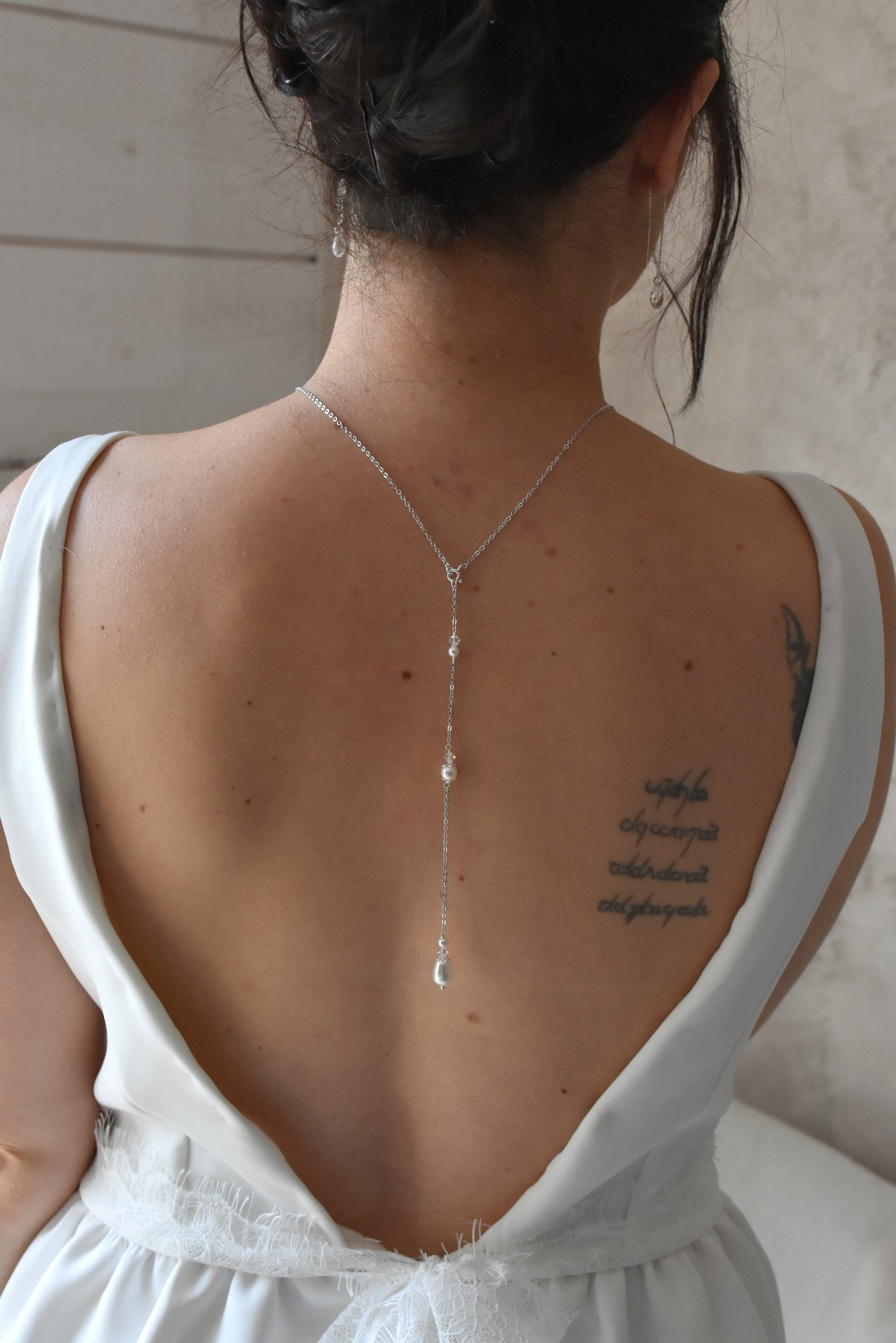 Collier de dos mariage Emma avec perles et chainette délicate