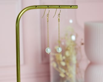 ESCALE - Boucles d'oreilles de mariée style minimaliste avec chaine fine et perle nacrée, pendantes - bijoux mariage