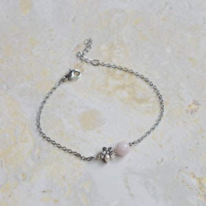 ROSE QUARTZ Minimalist bracelet composed of a rose quartz bead and a pretty metal flower Lithotherapy bracelet. image 2