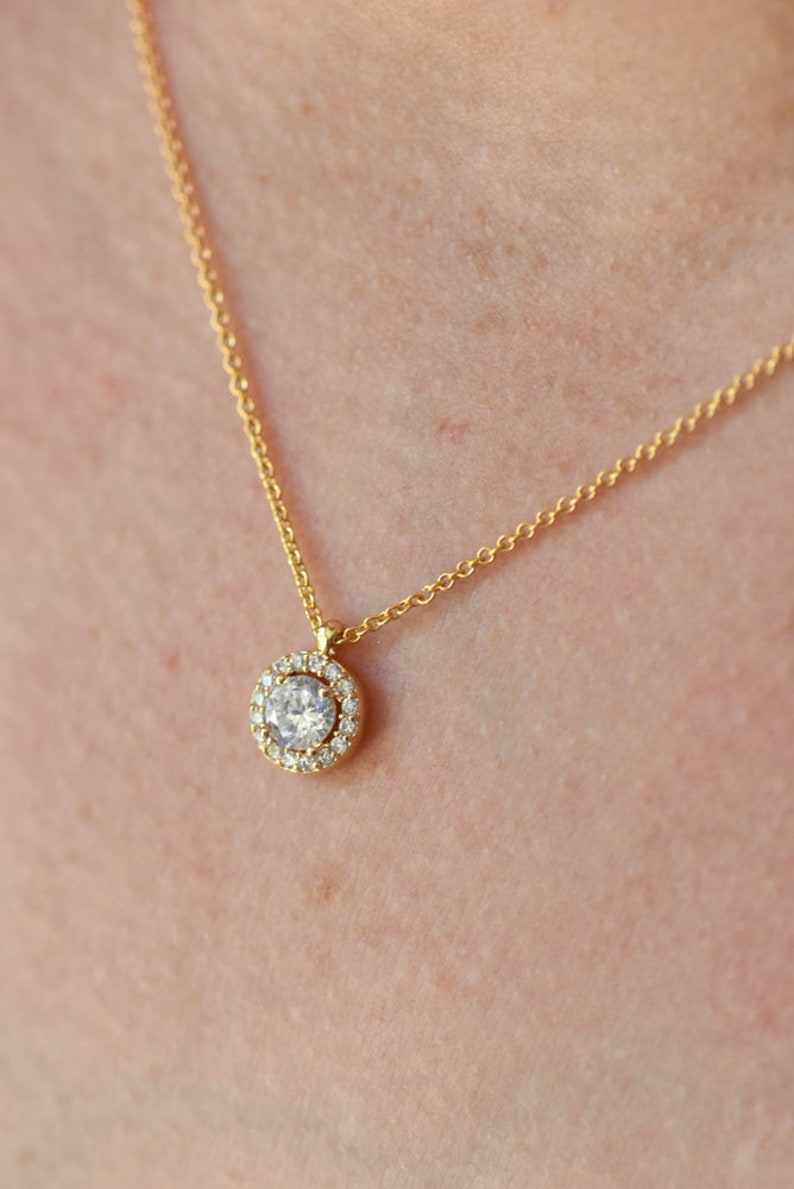 very refined and delicate Wedding jewelry circle shape silver 925 Silver rhinestone pendant wedding necklace silver