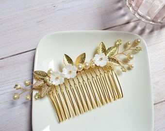 SAKURA - Peigne à cheveux pour la mariée, avec des petites perles et feuilles ainsi que des fleurs de nacre - Bijoux de mariage