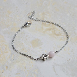ROSE QUARTZ Minimalist bracelet composed of a rose quartz bead and a pretty metal flower Lithotherapy bracelet. image 6
