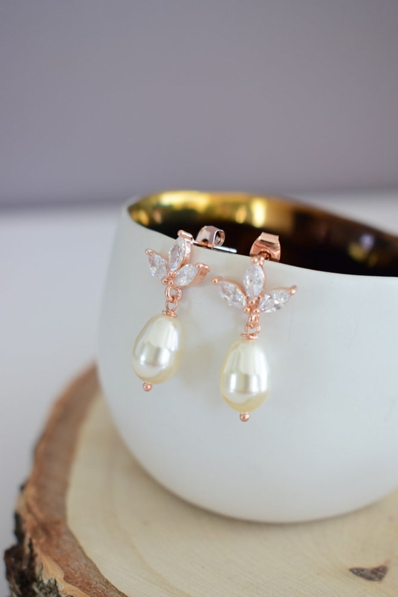 CASSANDRE Boucles d'oreilles pour la mariée, poire en cristal nacré et cristaux Zirconium bijoux mariage image 2