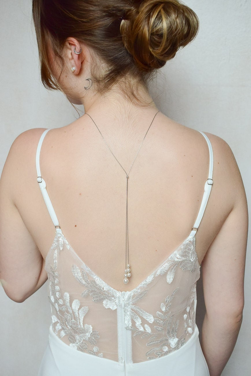 Collier de dos minimaliste pour mariée Vana