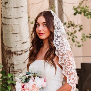 Mantilla Wedding Veil, Wide Lace Veil, Fingertip Veil, Ivory Veil, Waltz Length Veil, Lace Trim Veil, Chapel Length Veil, 1 Layer Veil