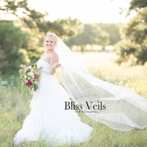 Classic 2024 wedding veils