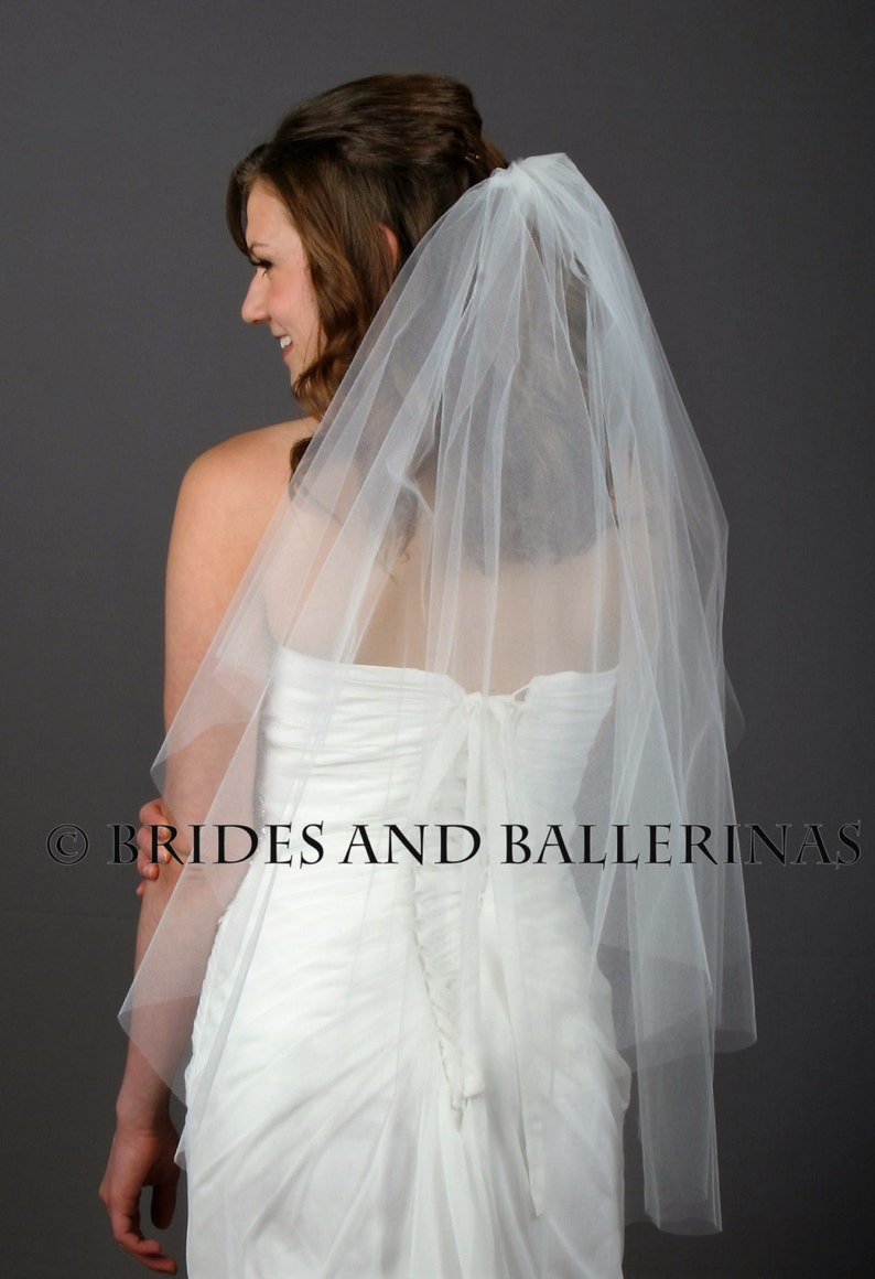 Two-layer bridal veil with blusher in soft tulle and plain edge, available in multiple lengths
