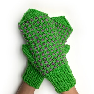 Handcraft Knit Textured Dots Mittens. Winter Chunky Mittens. Green and Purple or 65 different colors. Cozy Hand warmers.