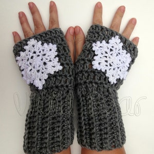 Crochet Snowflake Fingerless Gloves. Grey or 44 Colors. Arm Warmers. White Snowflackes. Winter Accessory for Women and Teens. Arm Cuffs.