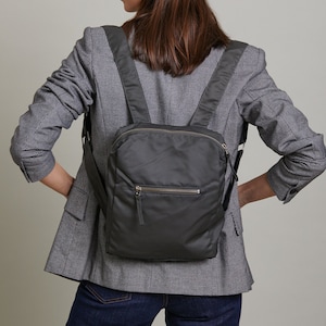 Mochila vegana con cremallera, Mochila mediana con cremallera vegana, Mochila vegana gris, Mochila vegana marrón, Mochila impermeable vegana