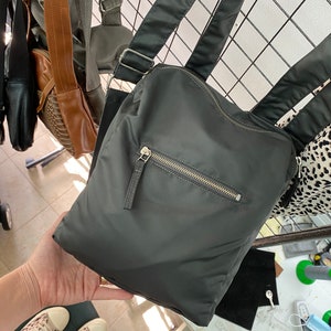 Mochila vegana con cremallera gris oscuro, Mochila vegana con cremallera mediana, Mochila vegana gris oscuro, Cremallera de bolso gris oscuro
