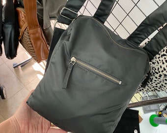 Dunkelgrauer veganer Reißverschlussrucksack, Mittelgroßer Reißverschlussrucksack vegan, Dunkelgrauer veganer Rucksack, Taschenreißverschluss dunkelgrau