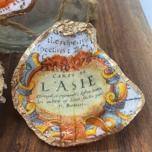 Oyster or clam Shell Trinket Dish, Decoupaged  Lasie, Oyster Art, jewelry dish, coastal decor