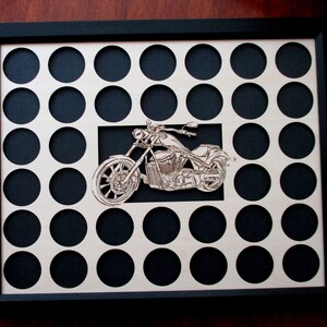 Custom Poker Chip Frame Display Fits 36 Harley-Davidson chips Father's Day Gift Engraved chip insert with bike cut-out and black frame afbeelding 4