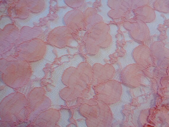 Stunning Vintage Floral Pink Alencon Lace Dresser Scarf Table