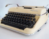 Vintage 1959 Cream Olympia SM2 Typewriter - Working - Portable - Design - QWERTZ - Original Color