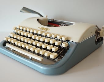 Great 1962 TwoTone Metallic Blue & Cream VOSS (The World's Finest) Privat Typewriter - Working - DESIGN - Portable - QWERTZ