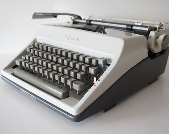 Great Cursive (Italic - Script) 1969 White & Grey Olympia SM8 Typewriter - Working - Portable - Design - QWERTY
