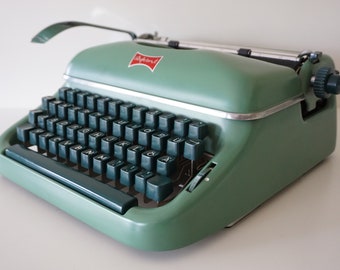 Beautiful 1961 REFERENT (Optima Progress) Green Typewriter - Portable - Design - Working - QWERTZ - Green Case