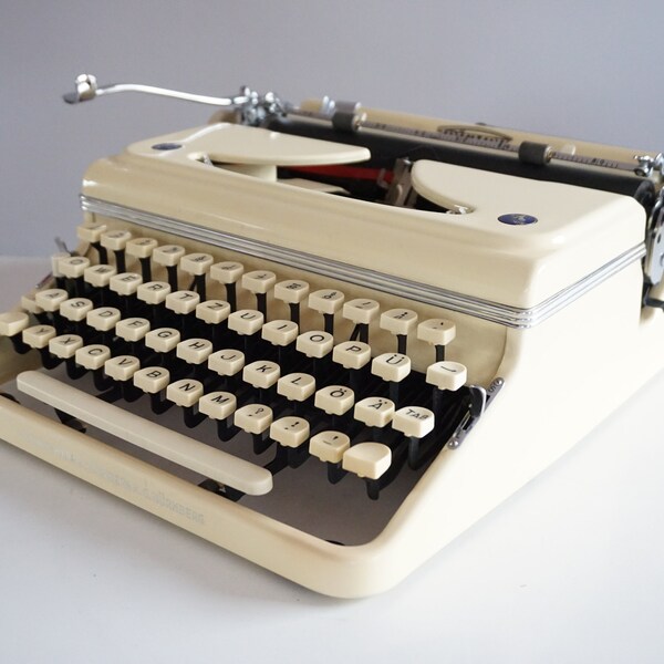 Extremely Rare 1950 CREAM Triumph PERFEKT Typewriter - Working - Portable - Design - QWERTZ - Original Color !