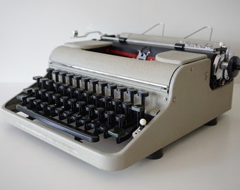 Vintage 1949 GRAY Olympia SM1 Typewriter - Working - Portable - Design - Rare - QWERTZ