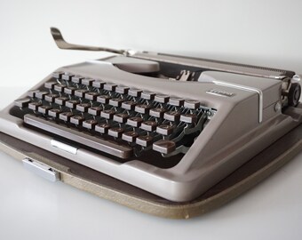 Rare BROWN 1954 Flat GOSSEN Tippa Typewriter - Working - Design - Portable - QWERTZ