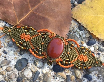 Bracelet en macramé avec cornaline sertissage bronze - couleurs d’automne