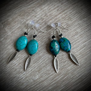 Boucles doreille avec breloques feuilles argentées et perles au choix: chrysocolle ou howlite turquoise image 4