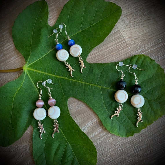 Boucles D'oreilles Pendantes En Plaqué Argent - Breloques Chat Et Perles Vertes (neuf Sans Boîte)