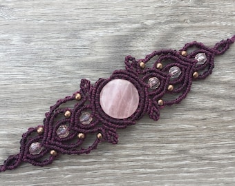 Bracelet en macramé avec cabochon de quartz rose - fil prune