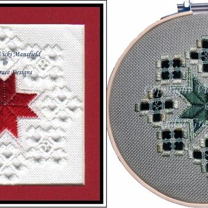 Op de afbeelding: Twee ingelijste borduurwerken, een met een rode ster en de andere met een groene ster. Beide stukken hebben een witte achtergrond en ingewikkelde borduurwerk. De tekst "Copyright Vicky Mansfield" en "India Grace Designs" is zichtbaar op het stuk met de rode ster.