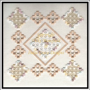 Op de afbeelding: Een witte stof met een herhalend patroon van beige en roze ruitjes. De stof is geborduurd met verschillende steken, waaronder kruissteek, satijnsteek en Franse knopen. Het midden van de stof heeft een grotere ruit met de tekst "Copyright Vicki Mansfield @ India Grace Designs".