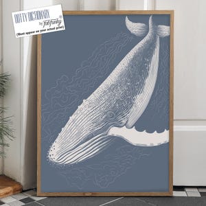 Stampa artistica moderna con balena in stile costiero, arte murale minimalista blu navy e bianco, arte murale nautica per il bagno, arredamento per la casa sulla spiaggia, sott'acqua