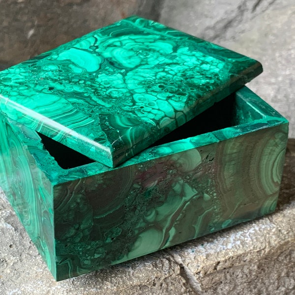 MALACHITE Box ,Green,Malachite ,Hand Carved,Birds Eye Malachite Box # 5