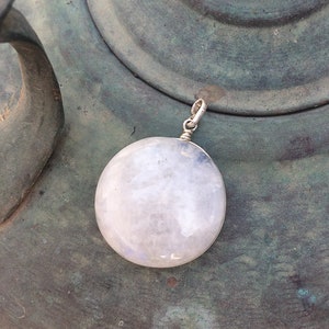 Moonstone pendant, Round rainbow moonstone silver pendant, natural gemstones, Small moonstone, Minimalist Silver gem pendant, Spiritual Gift