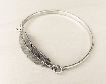 Silver feather bangle, Silver bangle, Silver feather bracelet, Boho bangle, Boho jewelry, feather jewelry, gift for her, jewelry from israel