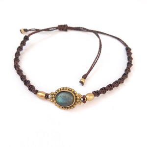 Labradorite bracelet, Macrame and brass bracelet, Labradorite ethnic bracelet, Adjustable bracelet, Boho style, Shiny stone, macrame jewelry