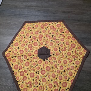 Sunflower table topper