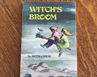 Witch's Broom, by Ruth Chew, 1977, Vintage Children's Paperback Book