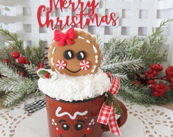 Mini taza de galleta de jengibre: bandeja navideña con decoración escalonada