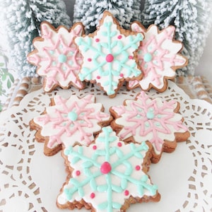 Faux Snowflake Cookie: Frosted Winter Tier Tray Decor