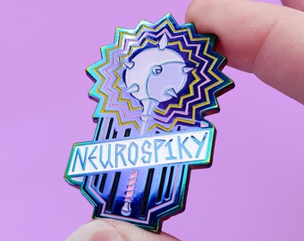Op de afbeelding: Een regenboogkleurige, iriserende emaille pin met een gestileerde cartoon knots met een gepunte bal en de tekst "NEUROSPIKY".