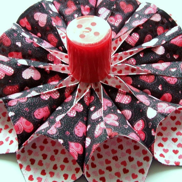 Wreath, 16" Fabric Centerpiece, Valentine Hearts, Pink Red White on Black,  Candleholder, Reversible centerpieces, Fold n Stitch wreath